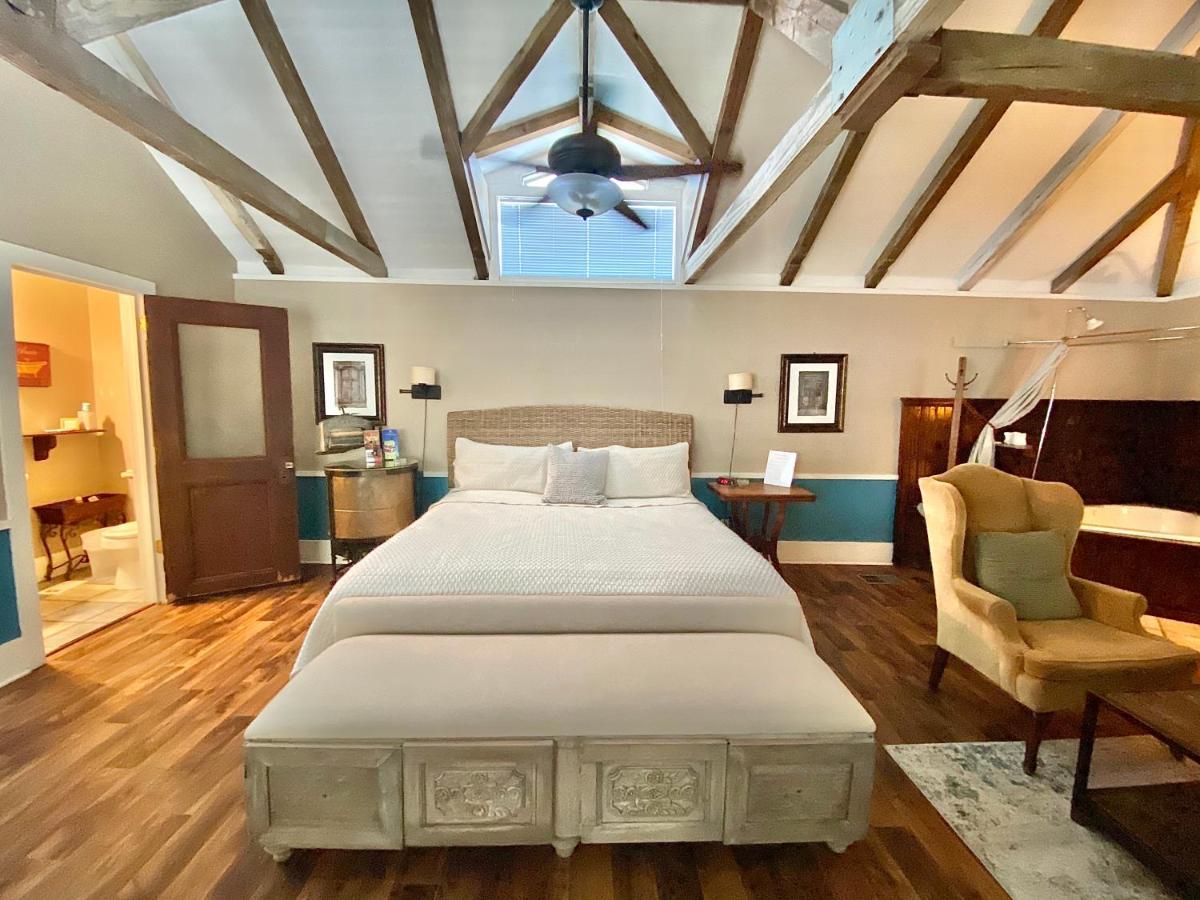 Coppersmith Inn Bed And Breakfast Галвестън Екстериор снимка